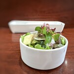 VERDURA - 迷你沙拉……除了生菜，还有各种配料，调味汁味道也很好。