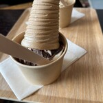 シスターパーマ - ソフトクリーム（コーン）＋チョコチップ&削りチョコトッピング　400円