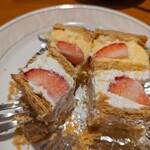 ふらんすや - 生クリームとカスタードと苺をサンド