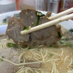 長浜ラーメン 一心亭 - 厚めのチャーシューリフト