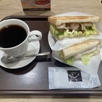 Café De Crié - エビアボカドとツナセット880円