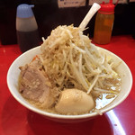 用心棒2階 - 味玉ラーメン
      野菜マシ、背脂、辛しょう