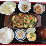 食事処 鷹勝 - ホルモン野菜炒め定食