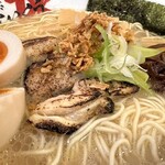 麺屋 だいくう - 博多味玉中華そば750円（大盛り850円）　左