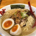 麺屋 だいくう - 博多味玉中華そば750円（大盛り850円）