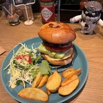 BURGERS REPUBLIC - ハンバーガー　900円