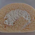 湘南菓子工房ヒラオカ - くちどけチーズケーキロールを切りました