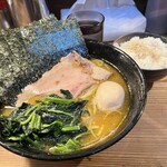 家系ラーメン クックら - かためおおめTS海苔味玉ライス　最高！