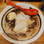 札幌味噌ラーメン アウラ - 黒麻油味玉ラーメン(1250円)