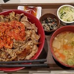 すき家 - キムチ牛カルビ焼肉丼(特盛)とん汁おしんこセット+季節の小鉢