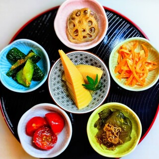 We also have a wide variety of "obanzai" and snack menus made with seasonal ingredients!