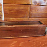 六壱○麺 - 入り口付近の窓際カウンター席へ。 こちらも外光が入って比較的明るいです。 ちなみに卓上には調味料なしです。