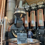 スターバックス リザーブ ロースタリー トウキョウ - 巨大な機械に圧倒されるけど、優しい人がつきっきりで操作する