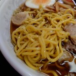 大吉 - 黄色い麺は伸びないタイプ。