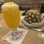 Washoku Resutoran Tonden - まずは、飲み物から生パインジュース！セルフです。完熟パインですかね！甘いです。