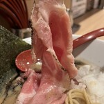 crab台風。 - ▪️蟹そば¥850
　※レアチャーシュー、鶉味玉1個、穂先メンマ、
　　海苔、タマネギ、黒マー油？
　※現金払いのみ