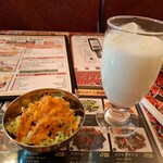 Shitaru - サラダとラッシー