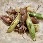 しんのすけ - 新にんにくと蛍いかのバター焼き