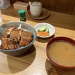 しんのすけ - うな丼(半身)