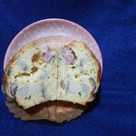 cafe 2438 - おからマフィン（96g）350円 断面です
