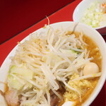ラーメン二郎 - ラーメン半分＋ヤサイ＋白ネギショウガ半分
