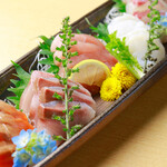 Assortment of 3 pieces of sashimi