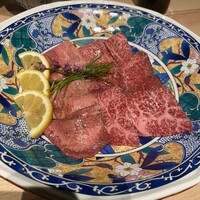 焼肉㐂舌 南船場 - 上塩タン、赤身3種食べ比べ