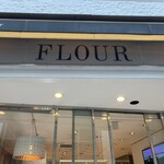 FLOUR - 入口の上。実はここが本店。