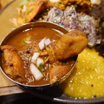 ハルダモンカレー - サフランチキンカレー