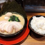 横浜家系ラーメン 角蔵家 - 