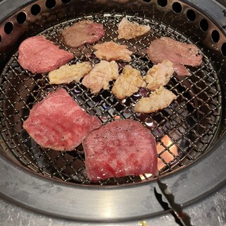 焼肉　仁