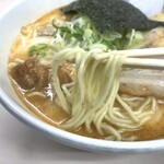 Ramen Gojougen - 旭川の佐藤製麺から仕入れる中太ストレート麺