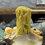 一心ラーメン - 「スタミナらーめん」の麺
            2024年4月20日