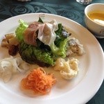 曽爾高原ファームガーデン - 前菜とサラダの盛り合わせ＆かぼちゃのスープ