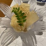 ホルモン焼肉 松乃王 - サービスでウドの酢味噌和え　旬ですね