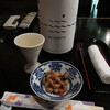 Sake Koma - 山丹正宗 MINAMOTO(500円)とお通し