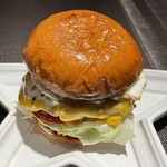 アルデバラン - たっぷり具材を挟んだハンバーガー！