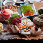 食へ集う　千す - 魚屋出身のオーナーが厳選する《お造り盛り合わせ》