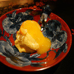 祇園　岩元 - 【デザート】干し柿アイスクリーム　金柑ソース