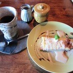 らーめんとcafe＋ベジ engawa - ホットコーヒー＆かりんのクレープ(ある日の１４年冬ver)