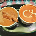 Kanthipuru - 左は定番のチキンカレー、右は日替わりの海老マッシュルームバタートマトソースカレー