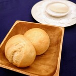 レストラン FONTANA - ブレッド2種と発酵バター