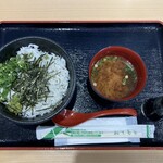 マル伊商店 - 釜揚げしらす丼（980円）