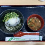 マル伊商店 - 生しらす丼（1,100円）