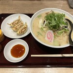 埼玉タンメン 山田太郎 所沢本店 - 濃厚タンメン(大盛) 900円・餃子 140円