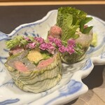 肉割烹 ふたご - 先附(サーロインと桜鯛の昆布巻き)