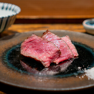 肉割烹 上 - ステーキ  勢戸雄太さん37ヶ月のヒレ、 ゲランド塩、 生胡椒、 山わさび