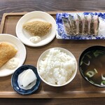 漁師の魚屋 - サゴシタタキ、アジフライ、鱈フライ、ご飯セット（ご飯・ひっつみ・お新香）