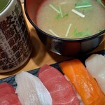 Tsukiji Suzutomi Sushitomi - 熱々のお味噌汁も〜良い