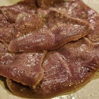 炭火焼肉ホルモン うしごろ 中目黒店 - 極みのタン  薄切り ※数量限定